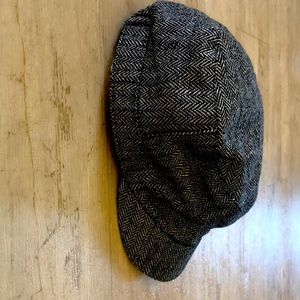 Tweed black and white hat